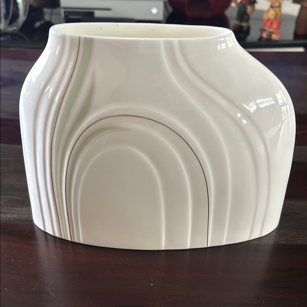 Vintage Royal Doulton impressions cypress vase low 1982